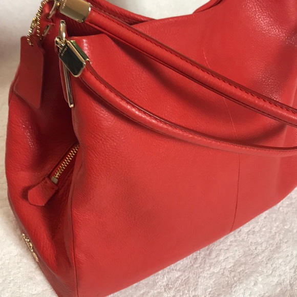 COACH PHOEBE SHOULDER BAG IN PEBBLE LEATHER - Picture 3 of 5